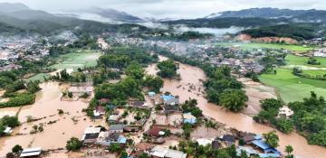 Laos alerts riverbank residents to potential flooding 