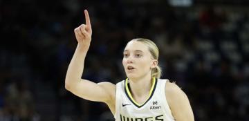 Paige Bueckers channels Diana Taurasi: “Because of you, I can be proud”