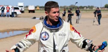 Extreme athlete Felix Baumgartner dies in paragliding accident
