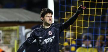 Man United intensify goalkeeper search as Onana's pre-season absence