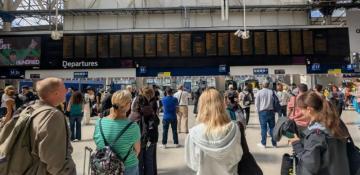 London Waterloo station faces major disruption after signalling failure
