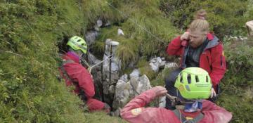 Italian rescuers race to free injured cave explorer
