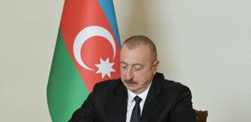 President Ilham Aliyev honors media representatives with awards
