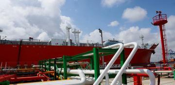 Oil prices dip as U.S.-EU trade war fears threaten fuel demand