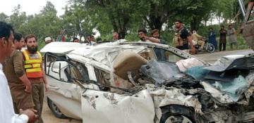 5 killed, 4 injured as vehicle plunges into gorge in NW Pakistan 