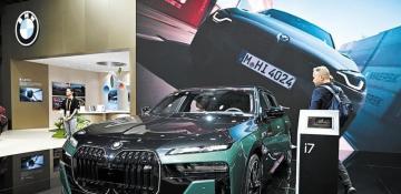 BMW taps China's Momenta for AI-powered driving assistance system 