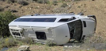 20 injured as minibus overturns in Azerbaijan 