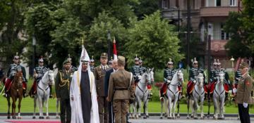 UAE President Sheikh Mohamed greeted with red carpet in Hungary
