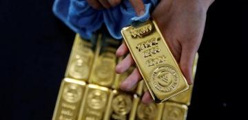 Gold prices hold losses as US-EU trade deal eases safe‑haven demand 