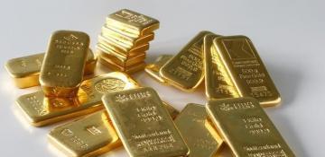 Gold prices rise as US trade war uncertainty, mixed China data dent risk 