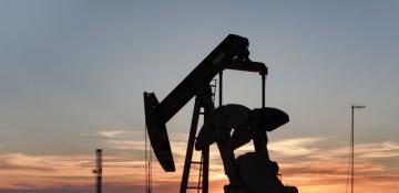 Oil prices hold gains on Iraqi oil field attacks, but set for weekly losses 