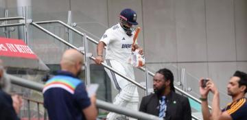 Injured Rishabh Pant returns to bat as India reach 321-6 in fourth test