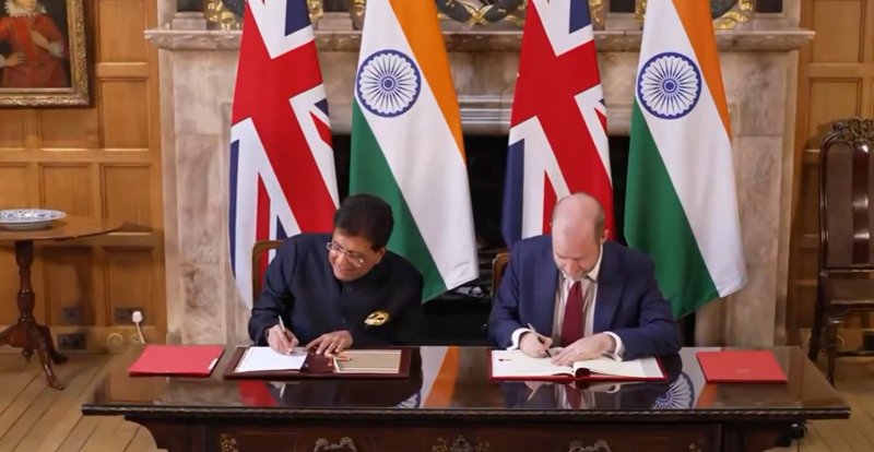 Keir Starmer signs UK-India trade deal with Prime Minister Modi at Chequers