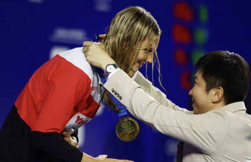 Summer McIntosh claims second gold in two days at World Swimming Championships
