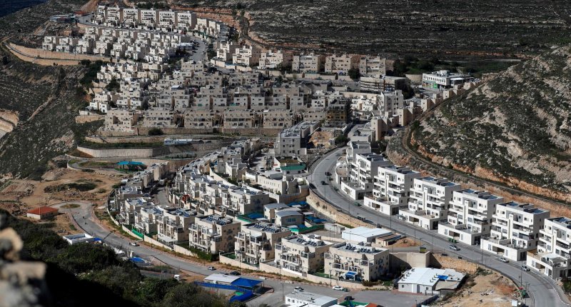 EU urges Israel to drop West Bank building plan