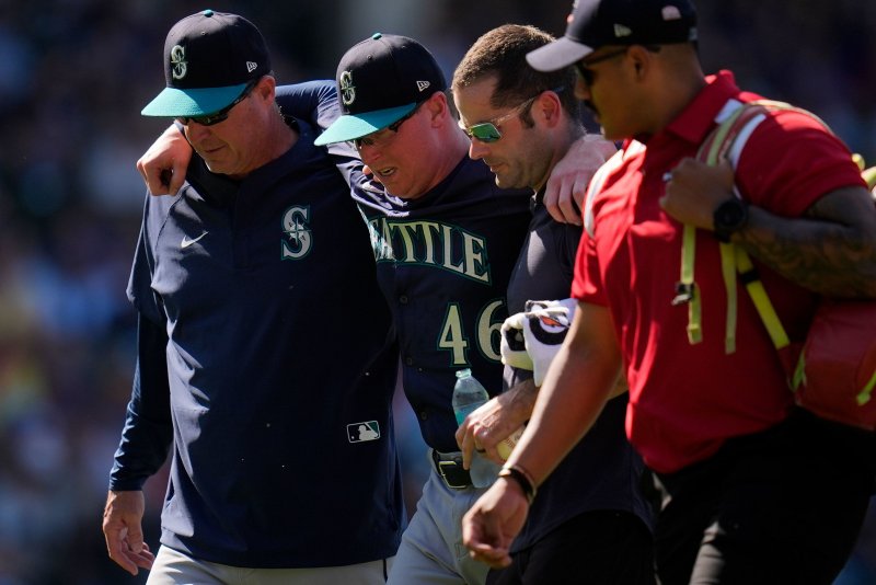 Trent Thornton suffers leg injury, carted off field against Rangers