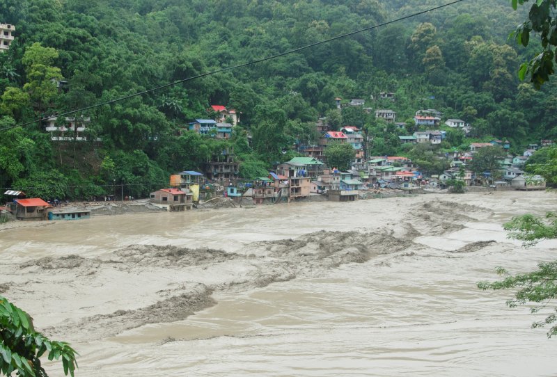 At least 50 missing after flash floods hit Himalayan town in India  -VIDEO 