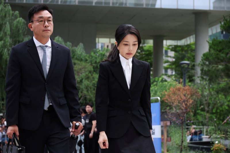 South Korea’s former first lady apologizes amid deepening corruption probe -  VIDEO 