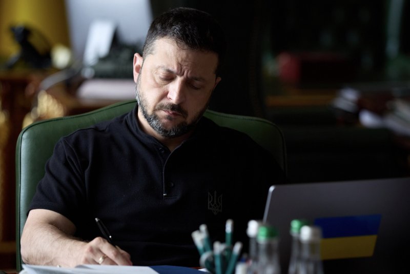 Zelenskyy, Macron discuss coordinated response to Ukraine crisis