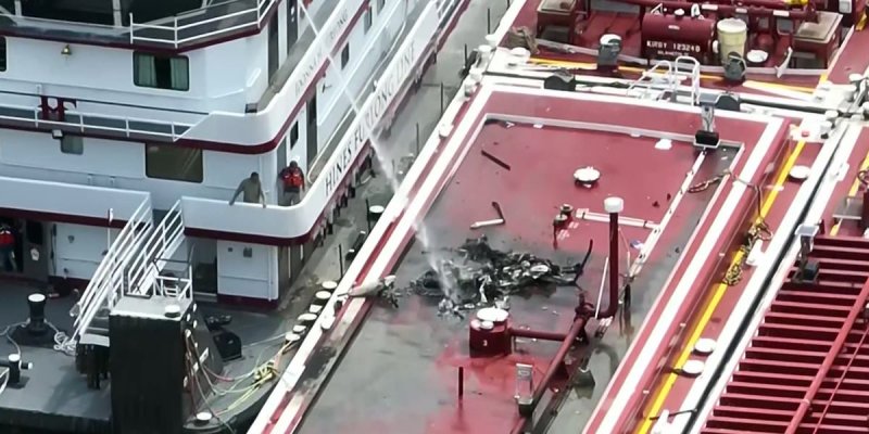 Helicopter crashes into barge on Mississippi River, killing two