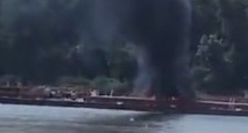 Helicopter crash kills two people, shuts Mississippi River