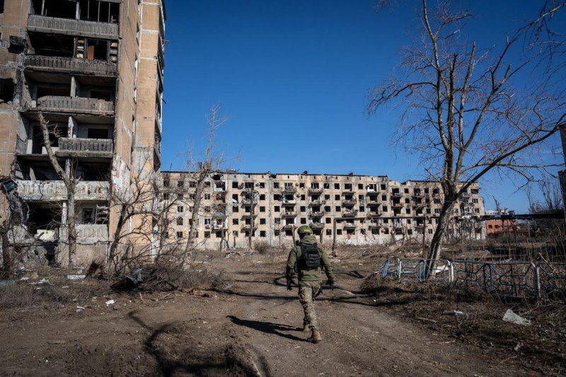 Over 21,000 civilians, including 115 children, still trapped in Donetsk combat zones