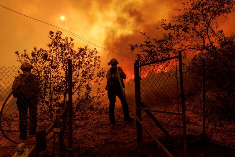 Thousands ordered to evacuate as Canyon fire spreads in California