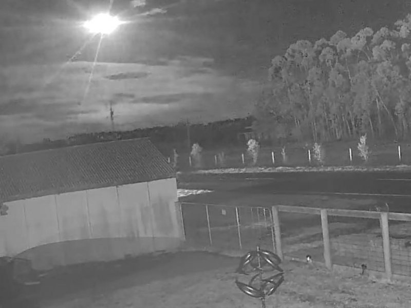 Meteor lights up Australian night sky -  VIDEO 
