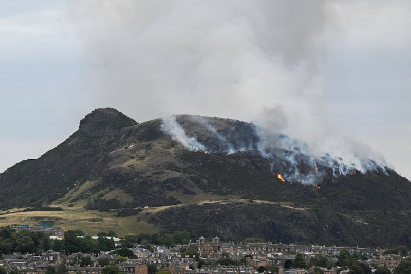 Fire breaks out on Edinburgh landmark Arthur’s Seat