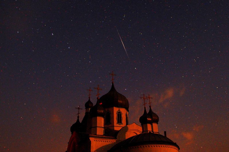 Perseid meteor shower peaks tonight despite bright moonlight