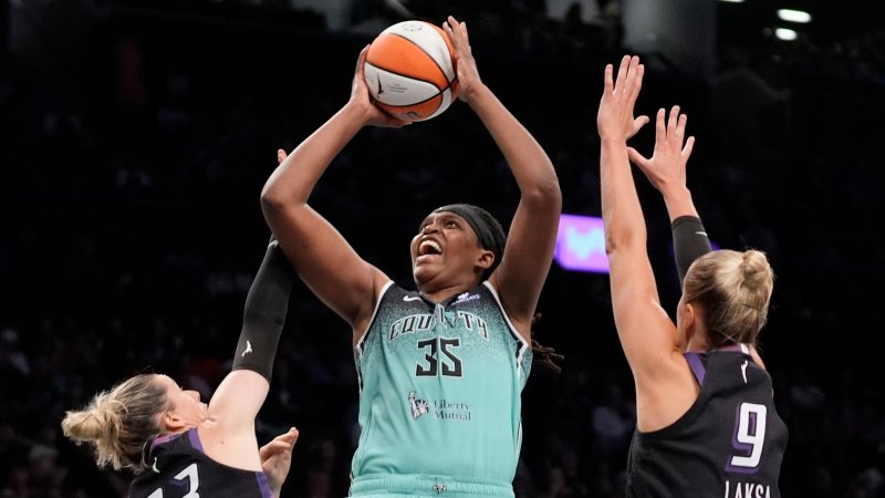 Meesseman leads Liberty past Sparks as Brondello hits coaching milestone