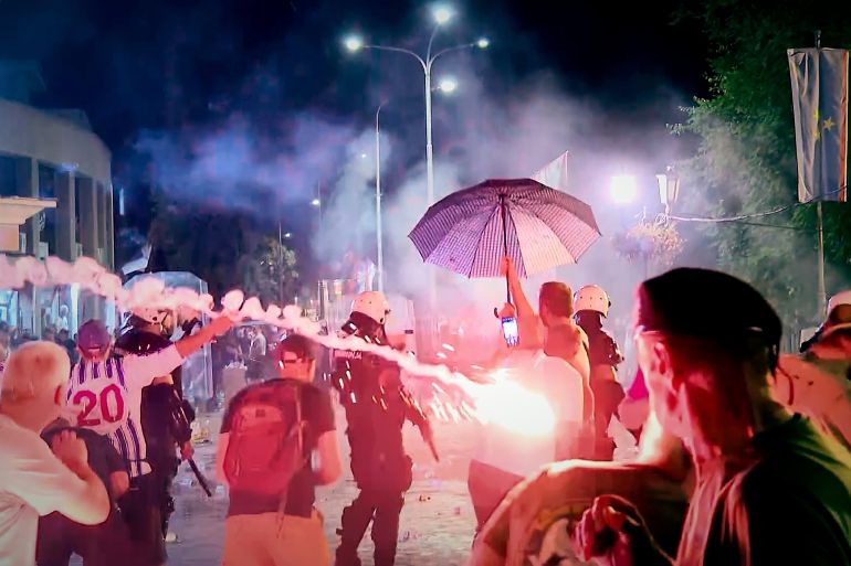 Dozens injured as clashes erupt during anti-government protests in Serbia -  VIDEO 