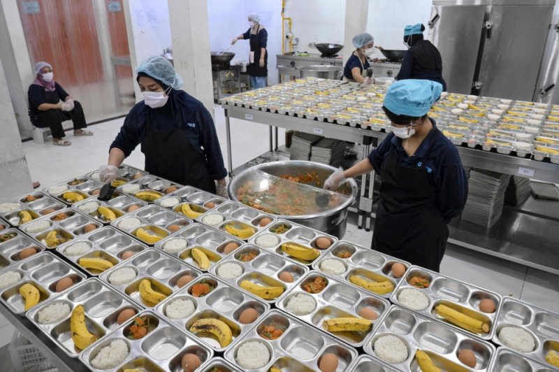 Over 360 fall ill from free school meals in Indonesian town