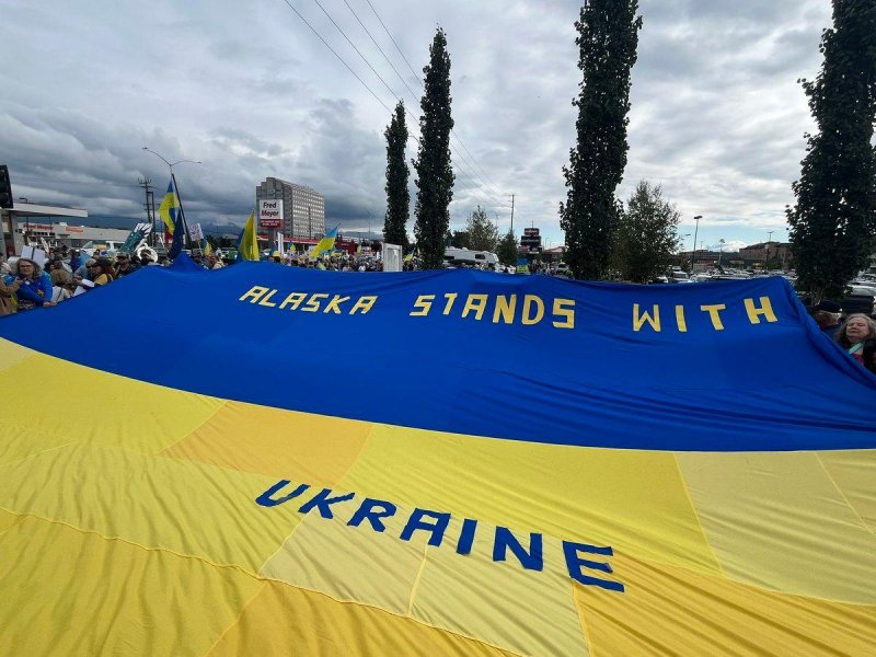 Pro-Ukrainian protest erupts in Anchorage on eve of Trump-Putin summit -  VIDEO 