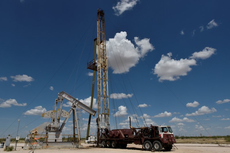 U.S. oil and gas rig count remains unchanged this week, says Baker Hughes