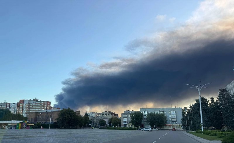 Ukraine’s Kremenchuk shrouded in smoke after massive Russian attack –  PHOTO/VIDEO 