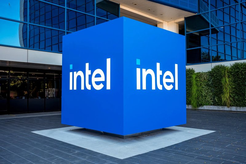 Intel stock jumps on $2 billion SoftBank investment