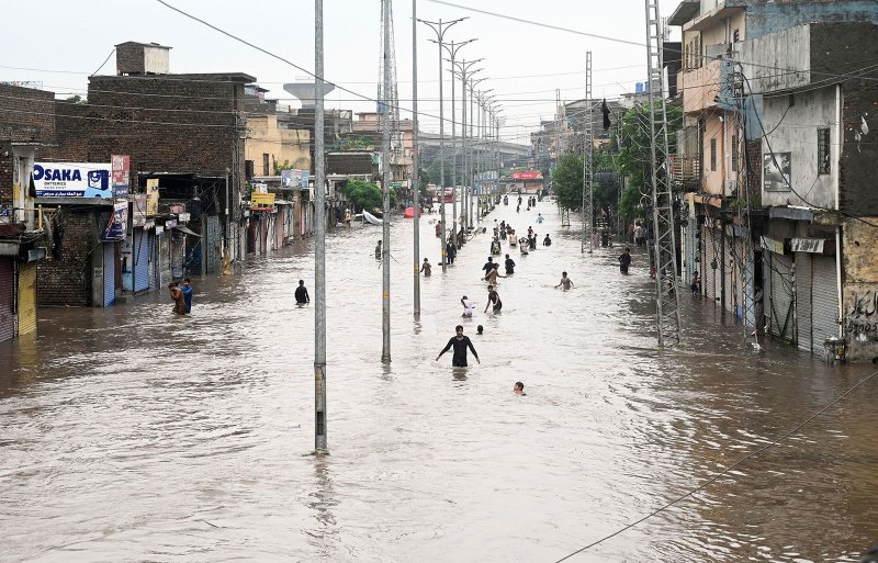 Nearly 800 dead, over 1,000 injured in Pakistan floods, rain-related incidents