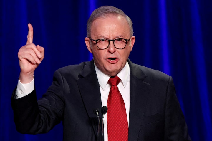 UN envoy calls for sanctions after journalists killed in Gaza strike