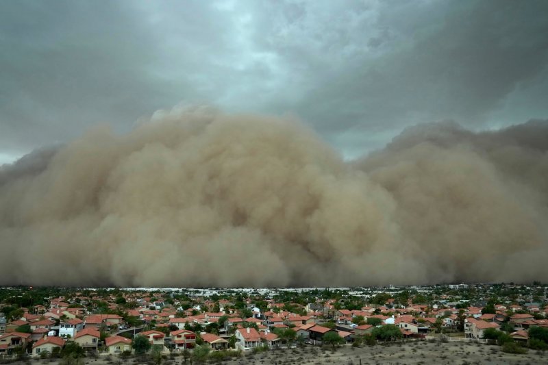  Watch:  Moment massive dust storm rolls across Arizona skies
