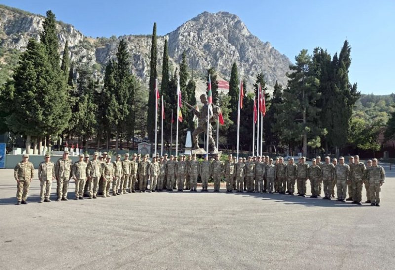 Azerbaijani servicemen join commando courses in Türkiye