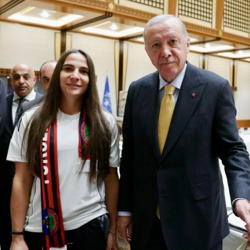2025/08/17563-1756394133.jpg + Erdogan meets with Azerbaijani national football team players News about - Erdogan meets with Azerbaijani national football team players