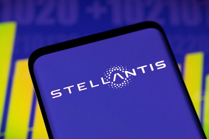 Stellantis recalls over 219,000 U.S. vehicles over rearview camera issue