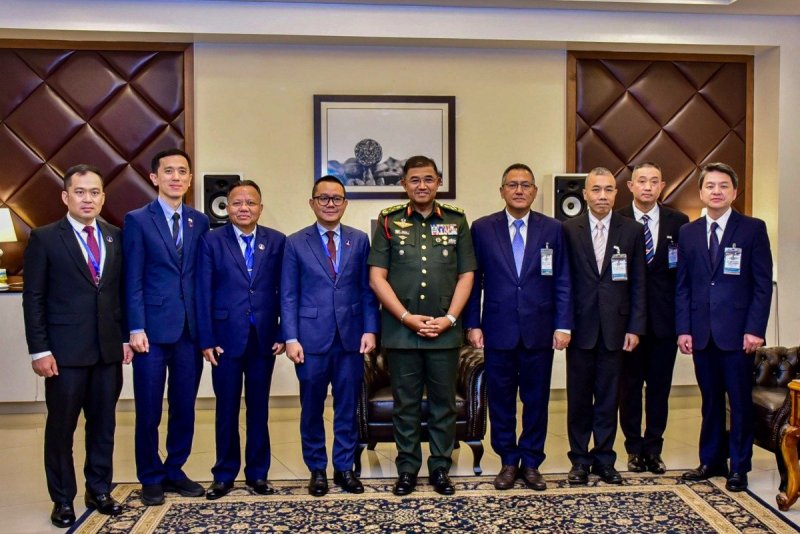 Thai and Cambodian officials arrive in Kuala Lumpur for talks