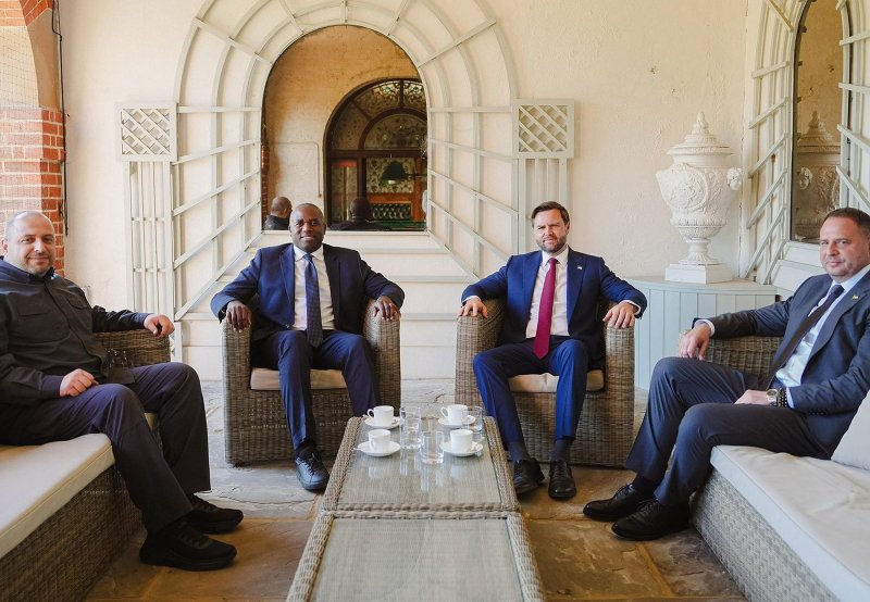 EU leaders call for increased pressure on Russia ahead of Ukraine talks 