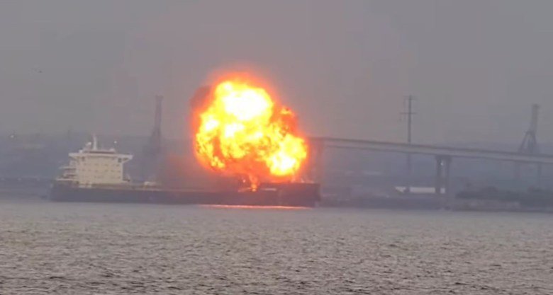 Cargo ship explodes in Baltimore Harbor -  VIDEO 