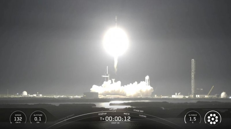 SpaceX sends US mini shuttle on classified mission