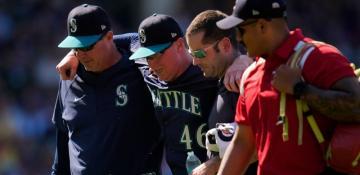 Trent Thornton suffers leg injury, carted off field against Rangers