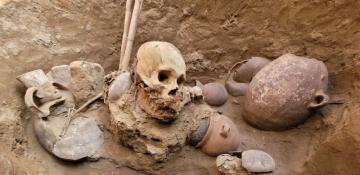 1,000-year-old pre-Hispanic tomb discovered beneath residential street in Lima -  VIDEO 