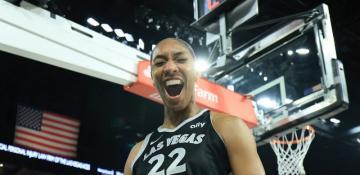 A’ja Wilson sets WNBA record with 32 points, 20 rebounds